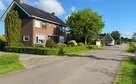 Woning aan het water in het Friese Merengebied